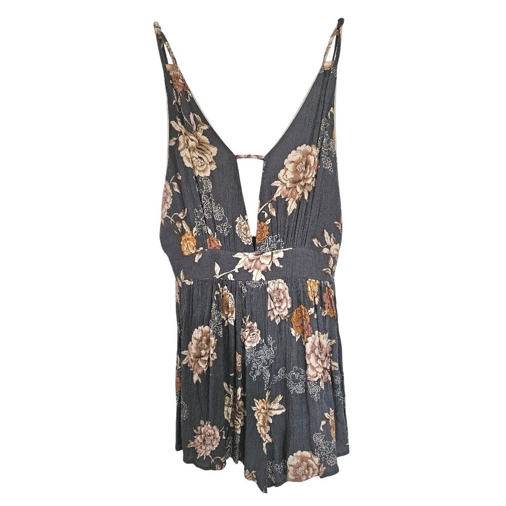 Akira‎ Chicago Flowy Floral Keyhole V-neck Rayon Romper